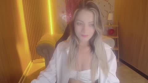 Snapshot of sofia_nova_tf chatting on 02/19/26, 01:29 sofi online show from 02/19/26, 01:29