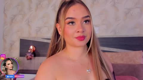 Snapshot of sofia_pamela_ chatting on 04/18/26, 07:58 online show from 04/18/26, 07:58