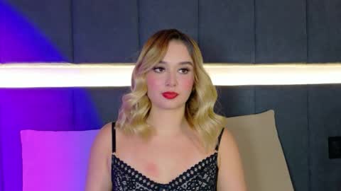 Snapshot of sofia_pamela_ chatting on 05/19/26, 08:48 online show from 05/19/26, 08:48
