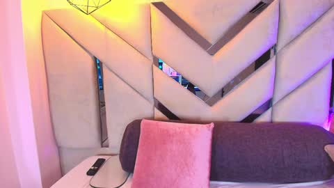 Snapshot of sofia_pamela_ chatting on 06/01/26, 07:04 online show from 06/01/26, 07:04