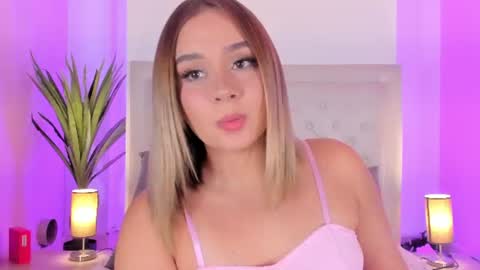 Snapshot of sofia_pamela_ chatting on 07/21/26, 07:49 online show from 07/21/26, 07:49