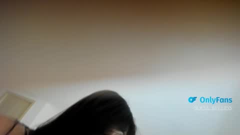 sofia_rivers_ online show from 11/19/25, 12:21