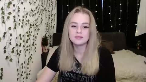 sofia_rosemary online show from 12/28/24, 12:24