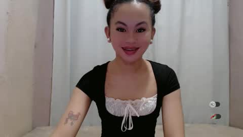 sofia_sweetheart18 online show from 05/13/26, 12:41