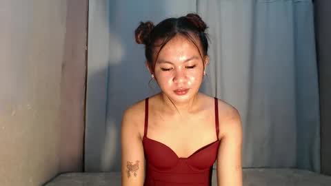 sofia_sweetheart18 online show from 05/15/26, 11:01