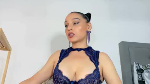 laura online show from 06/08/26, 03:07