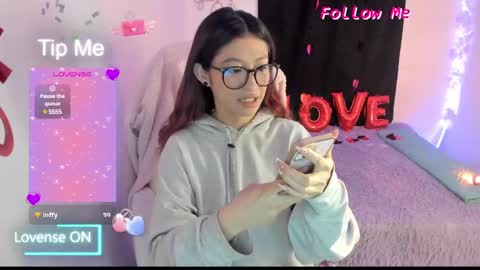 Snapshot of sofia_thomson_t chatting on 02/19/25, 10:45 Sofia Thomson online show from 02/19/25, 10:45