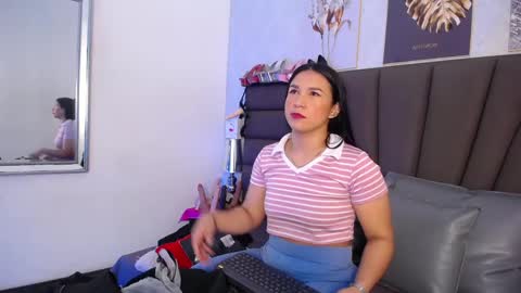 Snapshot of sofia_velez5 chatting on 05/19/26, 11:16 online show from 05/19/26, 11:16