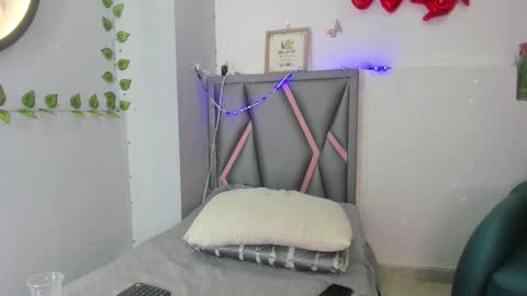 Sofa online show from 02/28/26, 12:50