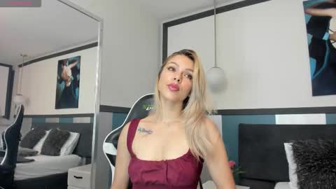 Snapshot of sofiaa_morris chatting on 09/24/25, 07:17 Sofia online show from 09/24/25, 07:17