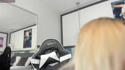 Snapshot of sofiaa_morris chatting on 10/02/25, 07:10 Sofia online show from 10/02/25, 07:10