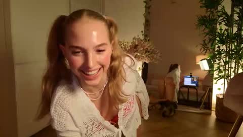 Sofia online show from 10/28/25, 04:53