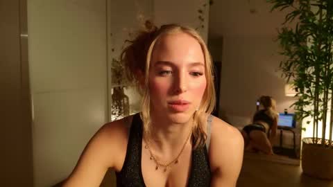 Sofia online show from 11/24/25, 05:45