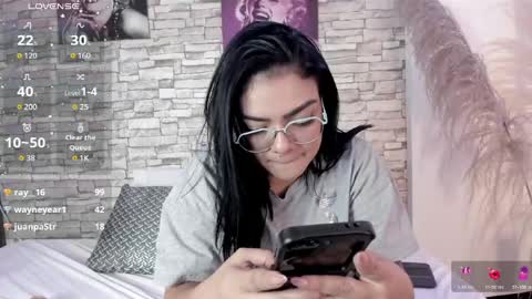 sofiaalarson online show from 07/17/26, 04:45