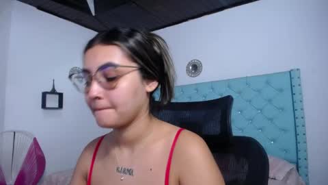 Snapshot of sofiaasexy19 chatting on 04/19/26, 11:53 Sofia online show from 04/19/26, 11:53
