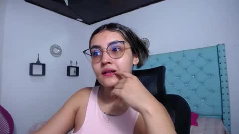 Snapshot of sofiaasexy19 chatting on 04/23/26, 12:04 Sofia online show from 04/23/26, 12:04