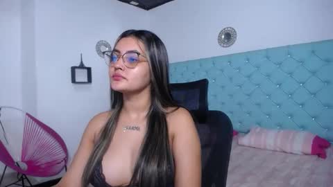 Snapshot of sofiaasexy19 chatting on 04/25/26, 01:41 Sofia online show from 04/25/26, 01:41
