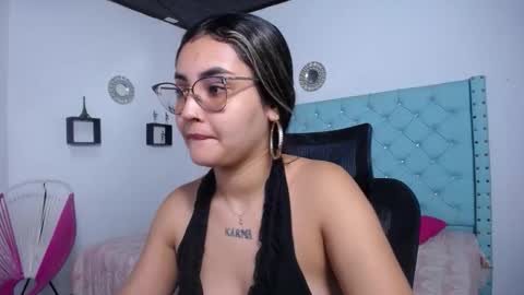 Snapshot of sofiaasexy19 chatting on 04/30/26, 12:33 Sofia online show from 04/30/26, 12:33