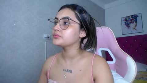 Snapshot of sofiaasexy19 chatting on 05/17/26, 11:01 Sofia online show from 05/17/26, 11:01