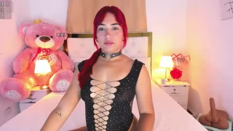 Snapshot of sofiabosch chatting on 09/27/25, 01:21 Sara online show from 09/27/25, 01:21