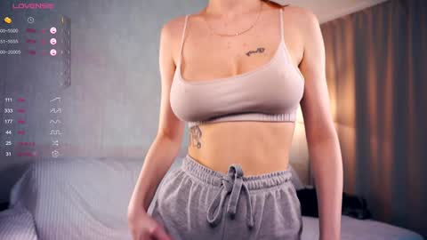 Snapshot of sofiabruno chatting on 01/10/25, 08:07 Hi My name is Sofia Welcome to my room Please thumbs up - its important online show from 01/10/25, 08:07