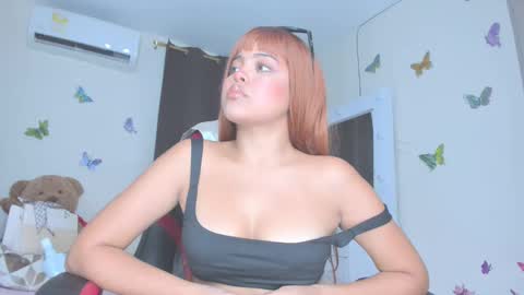 sofiacastillo01 online show from 10/23/25, 09:24