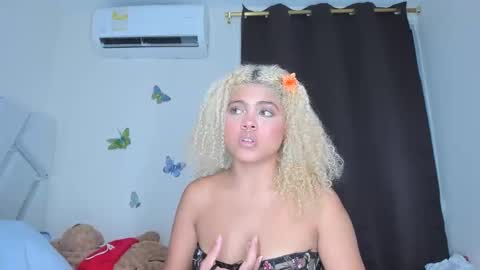 sofiacastillo01 online show from 01/09/26, 02:09