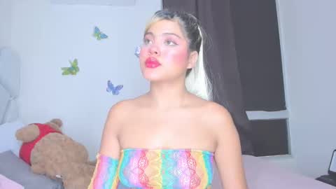 Snapshot of sofiacastillo01 chatting on 04/18/26, 06:45 sofiacastillo01 online show from 04/18/26, 06:45