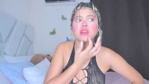 Snapshot of sofiacastillo01 chatting on 05/10/26, 02:33 sofiacastillo01 online show from 05/10/26, 02:33