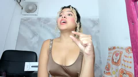 Snapshot of sofiacastillo01 chatting on 05/15/26, 02:13 sofiacastillo01 online show from 05/15/26, 02:13