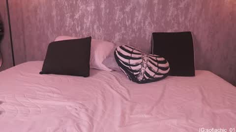 Snapshot of sofiachic chatting on 11/13/25, 01:32 Sofia online show from 11/13/25, 01:32