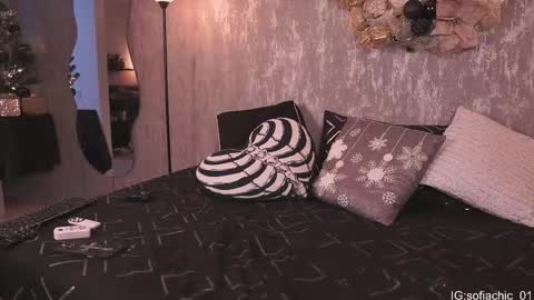 Snapshot of sofiachic chatting on 12/15/25, 02:54 Sofia online show from 12/15/25, 02:54