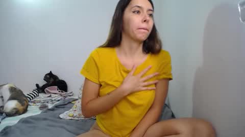 sofiahenao2 online show from 10/23/25, 02:49