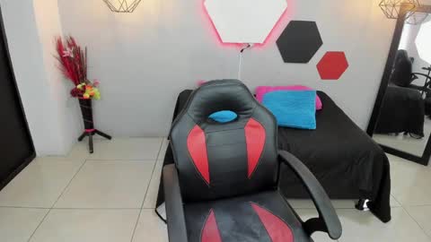 Snapshot of sofiakey chatting on 02/21/25, 10:04 sofia online show from 02/21/25, 10:04