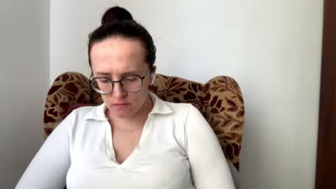 Sofia online show from 04/01/26, 01:23