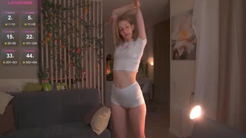 Sofia Help me overcome shynes with 100 thumbs up online show from 11/13/25, 09:14