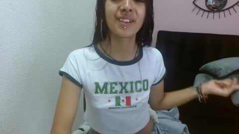 sofiasexygirl69 online show from 06/05/26, 12:33