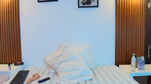   online show from 10/23/25, 10:30