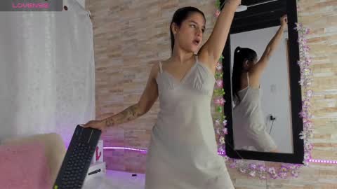 Snapshot of sofiaxmiller chatting on 01/12/25, 01:11 Danna Sofia online show from 01/12/25, 01:11