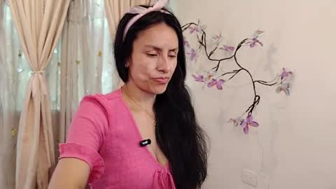 Sofi Bella online show from 05/13/26, 07:33