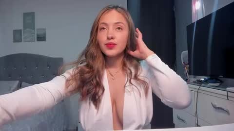 Snapshot of sofii_100 chatting on 12/20/25, 08:38 Sofi online show from 12/20/25, 08:38