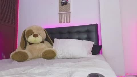 Snapshot of sofiievans_ chatting on 06/18/26, 08:24 online show from 06/18/26, 08:24