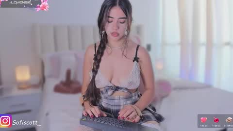 Snapshot of sofiscott_ chatting on 12/15/25, 05:39 Sofia online show from 12/15/25, 05:39
