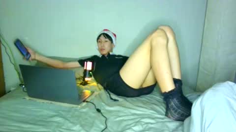 Snapshot of soft_and_quiet chatting on 12/22/25, 06:49 Softie online show from 12/22/25, 06:49