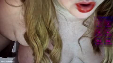 Snapshot of soft_body chatting on 03/10/25, 02:59 Hi Im Sofia online show from 03/10/25, 02:59