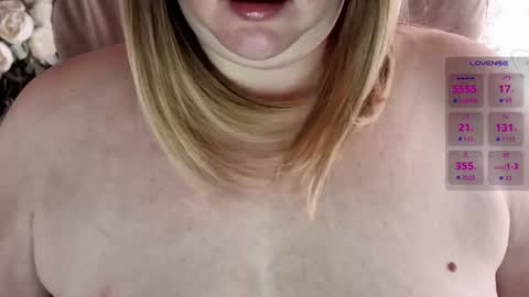 Snapshot of soft_body chatting on 10/07/25, 01:19 Hi Im Sofia online show from 10/07/25, 01:19