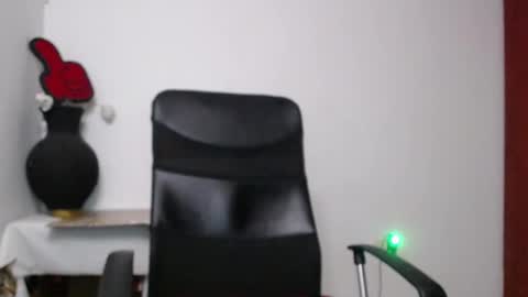 Snapshot of soft_fetish chatting on 02/02/25, 04:15 Camila M online show from 02/02/25, 04:15