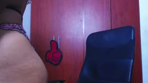 Snapshot of soft_fetish chatting on 11/28/25, 10:23 Camila M online show from 11/28/25, 10:23