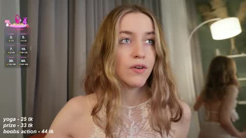 softdreamer_ online show from 11/17/25, 02:34