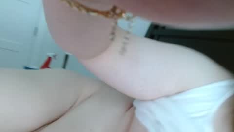 Snapshot of softenbyyy chatting on 09/25/25, 09:29 chubby enby sissy online show from 09/25/25, 09:29